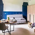 2 Bedroom In Apartment *