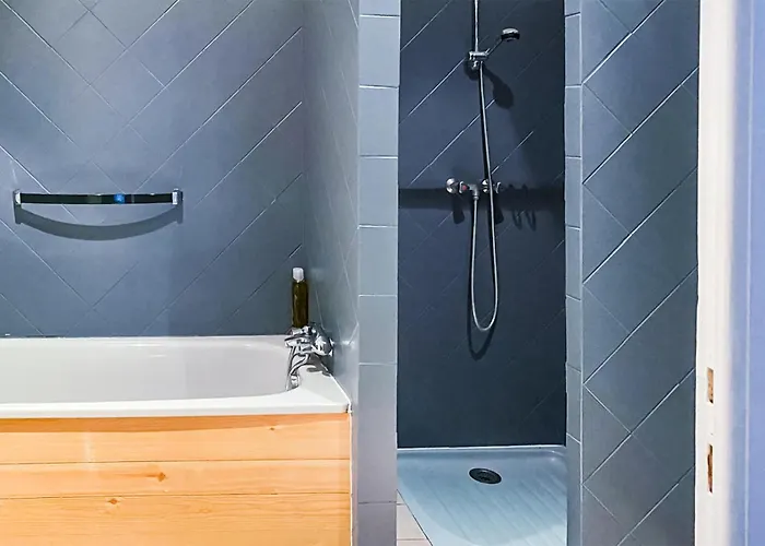 2 Bedroom In Apartment *