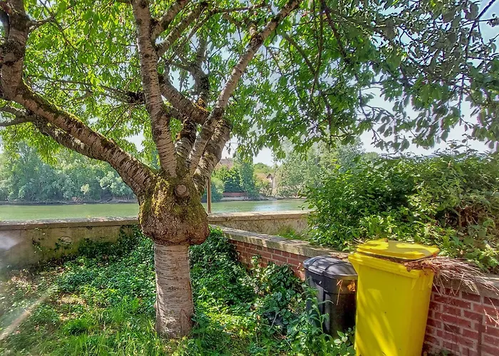 Apartment 2 Bedroom In *